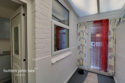 Lease - 8 Northwood Park Road-9