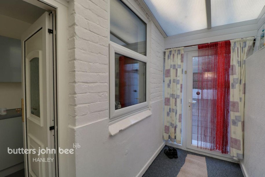 Lease - 8 Northwood Park Road-9